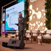 Sessão científica no palco do Summit